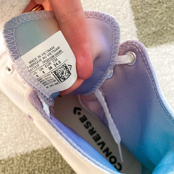 ❗️SOLD ON MERCARI! - White Converse Chuck Taylor All Star - size 8 - Picture 4 of 4